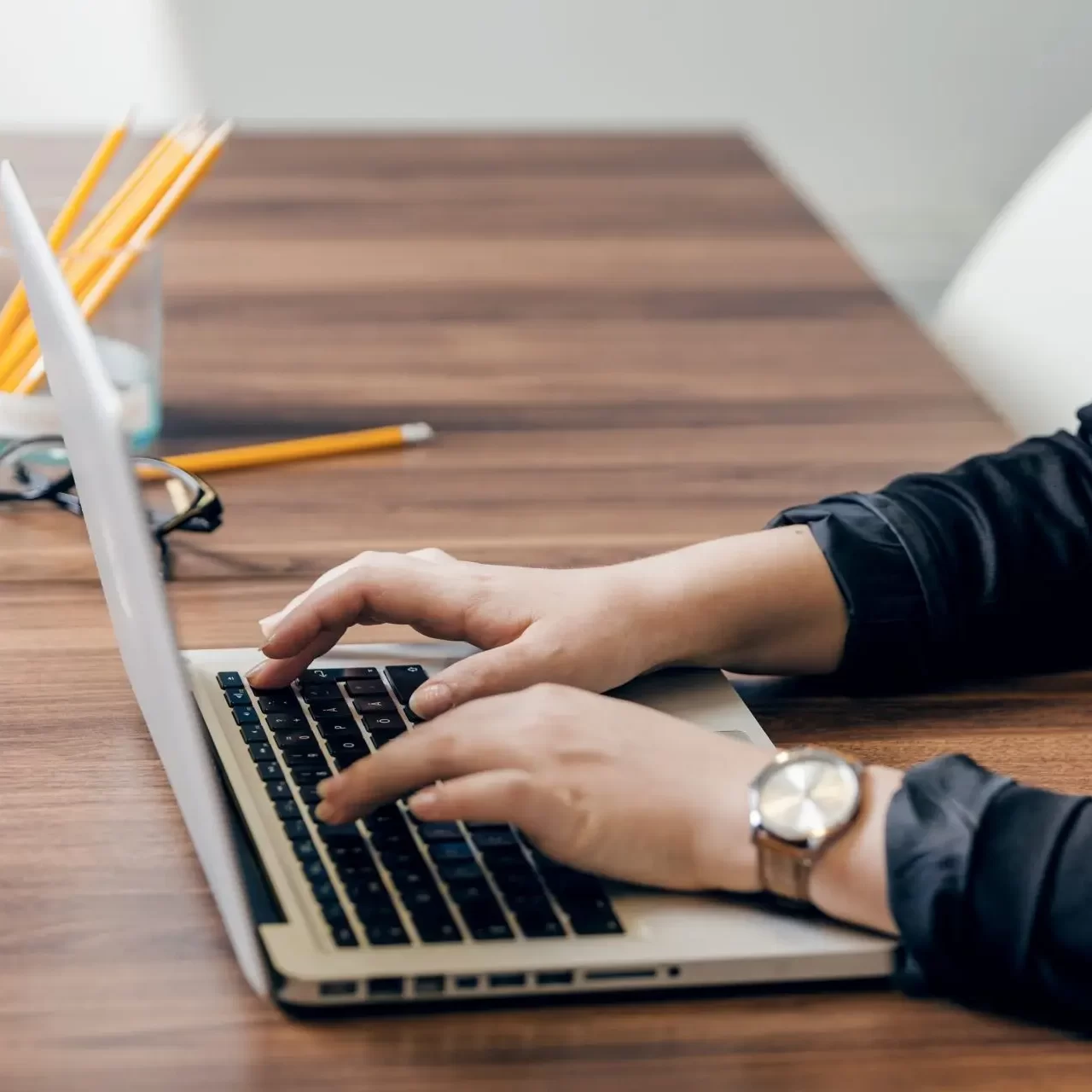 hands-office-working-woman